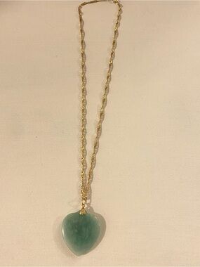 18K Yellow Gold 17 inch Chain Necklace with green jade Heart Pendant vintage